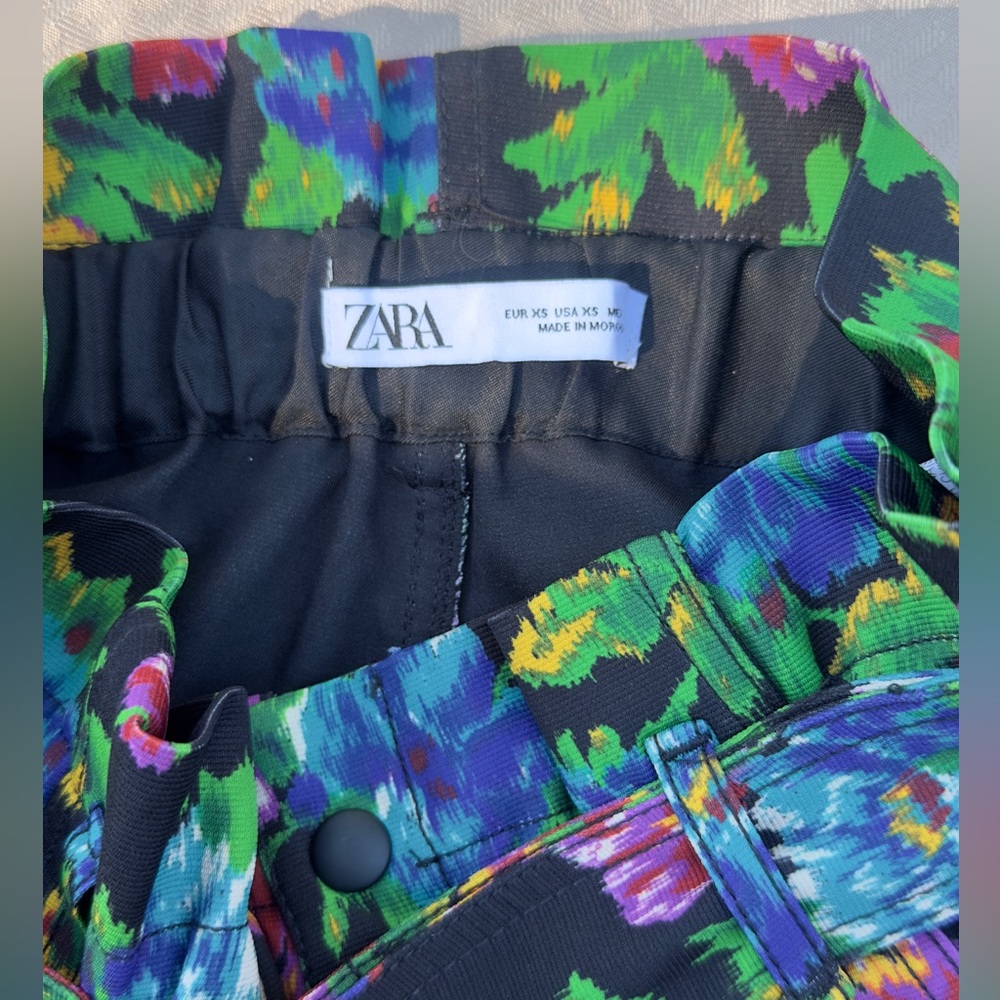 Zara Black Floral Print High Waist Shorts - Picture 4 of 9